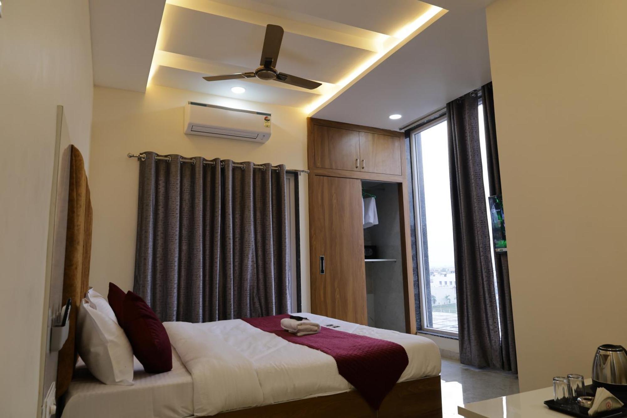 Hotel The Prime Land Hoshangabad Екстериор снимка