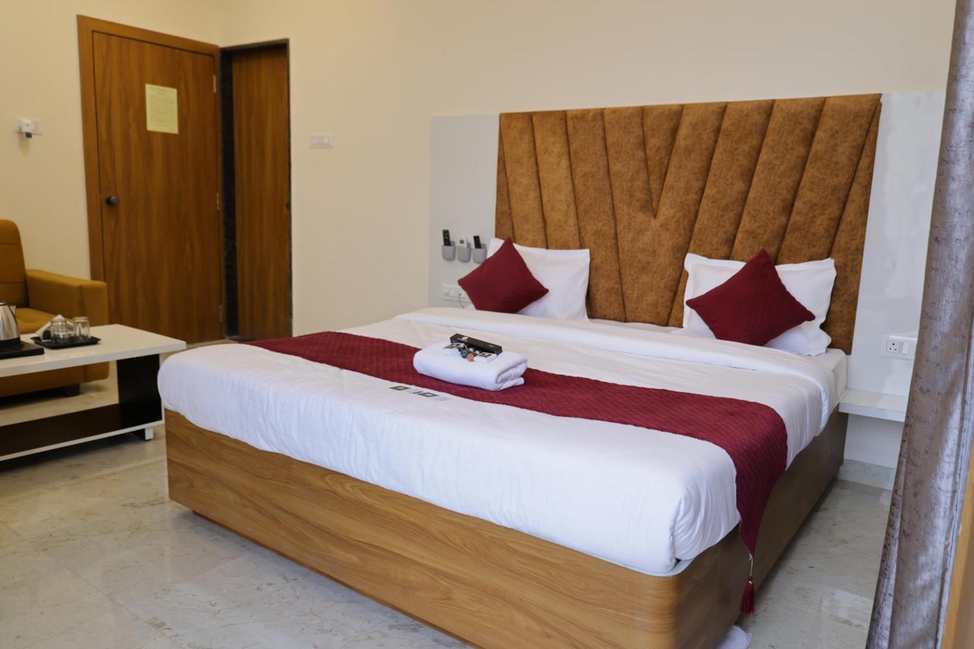 Hotel The Prime Land Hoshangabad Екстериор снимка