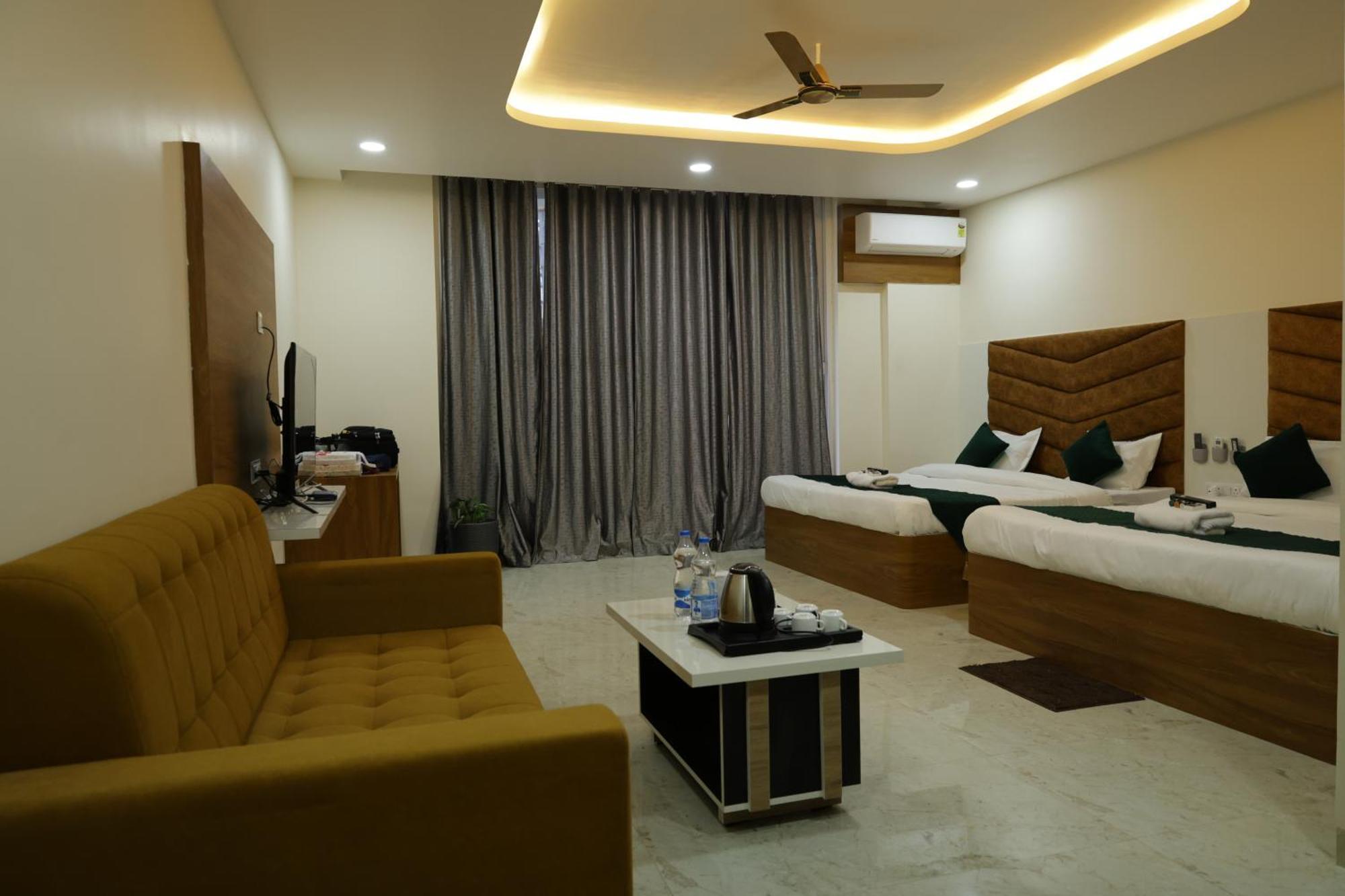 Hotel The Prime Land Hoshangabad Екстериор снимка