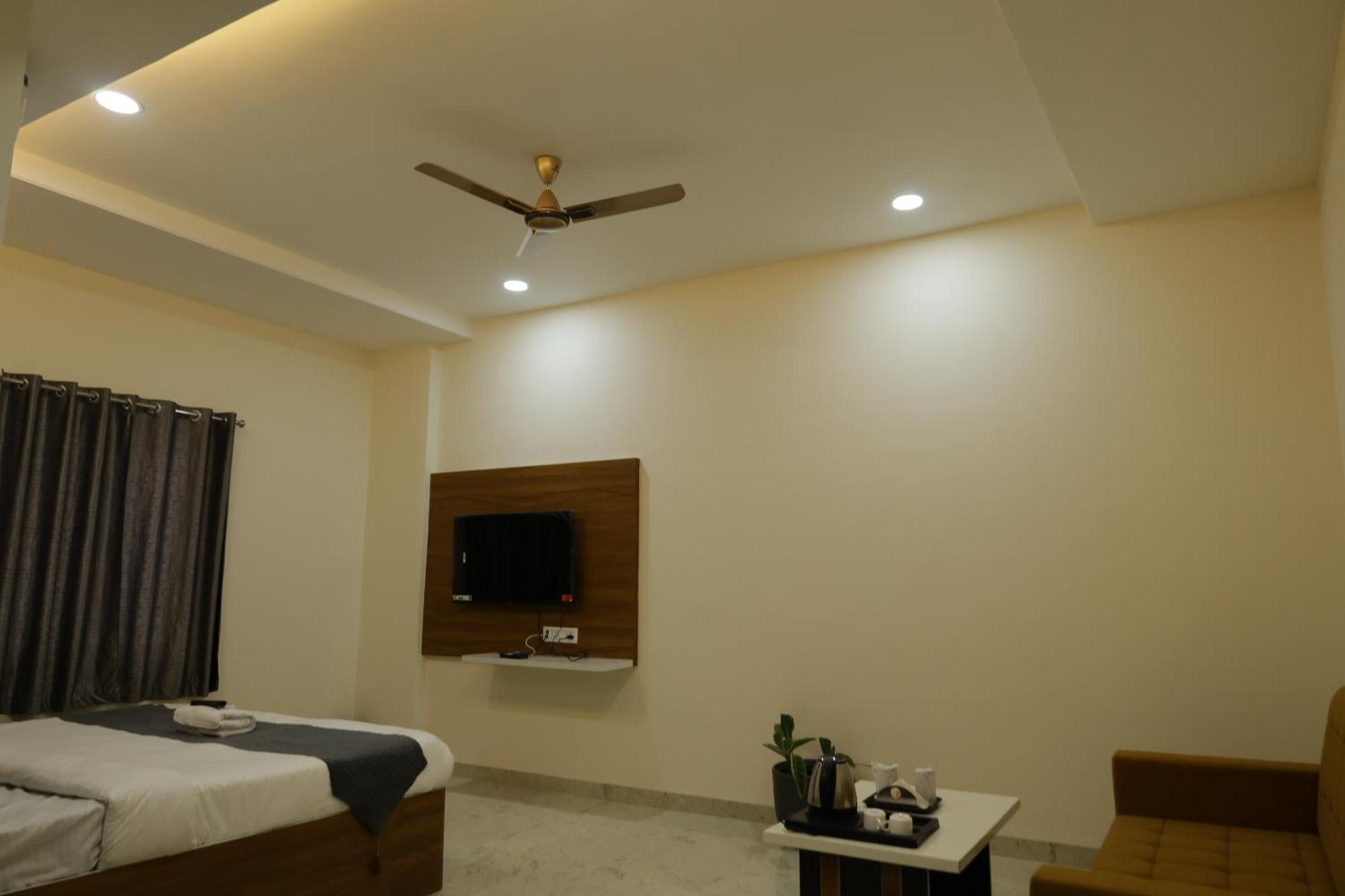 Hotel The Prime Land Hoshangabad Екстериор снимка