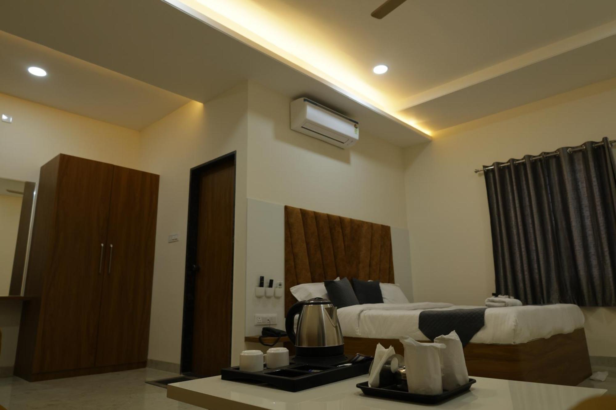Hotel The Prime Land Hoshangabad Екстериор снимка